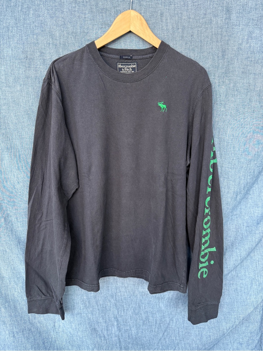 Vintage Y2K Abercrombie & Fitch Navy L/S Muscle Tee with Green Spell Out Logo XL